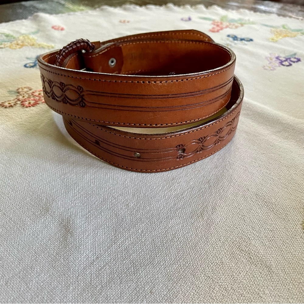 Vintage Hand Tooled Western Brown Leather Belt. Unisex 43" Excluding Buckle - Picture 7 of 16